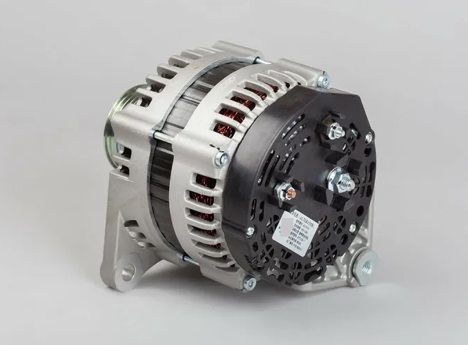 Генератор ISF2.8 14V 120A 5272666 5318121 (болт) C+